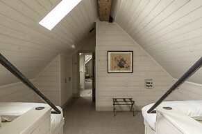 Eleven Scarp Ridge Lodge