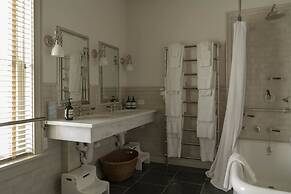 Eleven Scarp Ridge Lodge