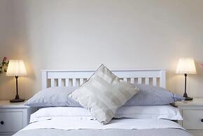 Lynbrook  Guests House