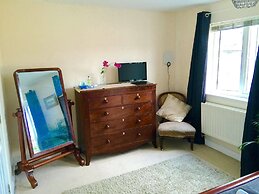 Lynbrook  Guests House