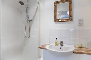 Lynbrook  Guests House