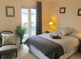 Lynbrook  Guests House