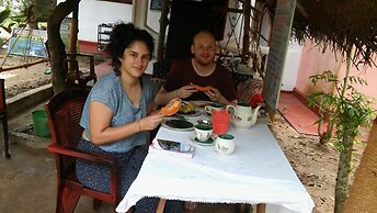 Thevindu guest & red mud resturent