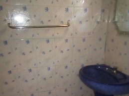 Thevindu guest & red mud resturent