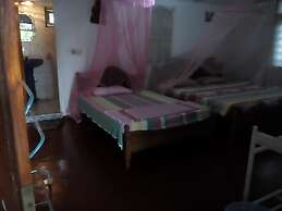 Thevindu guest & red mud resturent