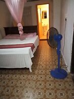 Thevindu guest & red mud resturent