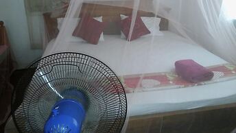 Thevindu guest & red mud resturent