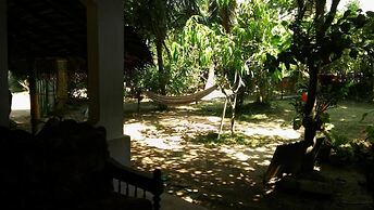 Thevindu guest & red mud resturent