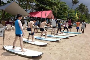 Thevindu guest & red mud resturent