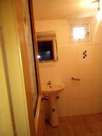 Thevindu guest & red mud resturent