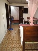 Thevindu guest & red mud resturent