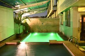 Caesar'S Luxury Hotel