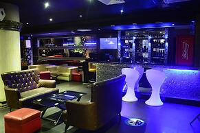 Caesar'S Luxury Hotel