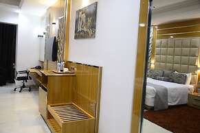 Caesar'S Luxury Hotel