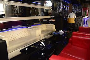 Caesar'S Luxury Hotel