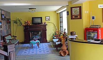Hotel La Chimenea Casa De Piedad