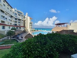 Cancun Plaza Condo Hotel