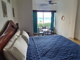 Cancun Plaza Condo Hotel