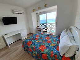 Cancun Plaza Condo Hotel