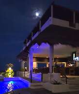 Cancun Plaza Condo Hotel