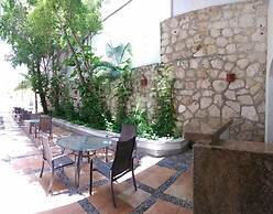 Cancun Plaza Condo Hotel