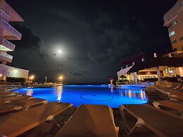 Cancun Plaza Condo Hotel