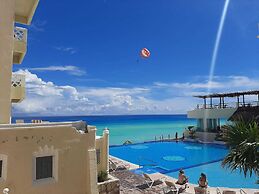 Cancun Plaza Condo Hotel