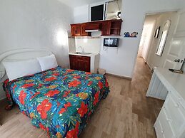 Cancun Plaza Condo Hotel