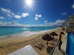 Cancun Plaza Condo Hotel