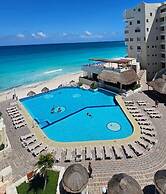 Cancun Plaza Condo Hotel