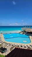 Cancun Plaza Condo Hotel