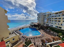 Cancun Plaza Condo Hotel