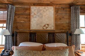 Eleven Taylor River Lodge