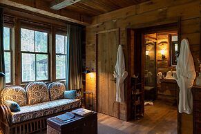 Eleven Taylor River Lodge