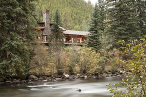 Eleven Taylor River Lodge