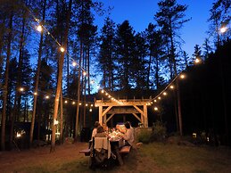 Eleven Taylor River Lodge