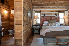 Eleven Taylor River Lodge
