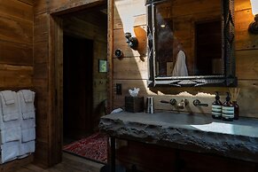 Eleven Taylor River Lodge