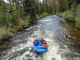 Eleven Taylor River Lodge