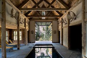 Eleven Taylor River Lodge