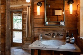 Eleven Taylor River Lodge