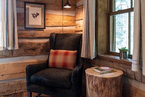 Eleven Taylor River Lodge