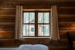 Eleven Taylor River Lodge