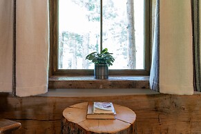 Eleven Taylor River Lodge