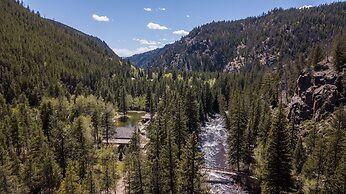 Eleven Taylor River Lodge