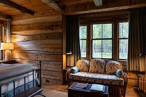 Eleven Taylor River Lodge