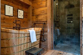 Eleven Taylor River Lodge