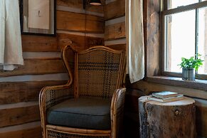 Eleven Taylor River Lodge