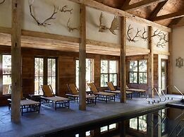 Eleven Taylor River Lodge