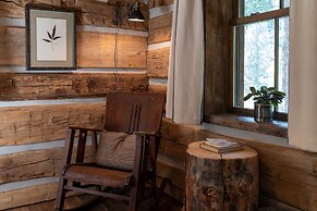 Eleven Taylor River Lodge